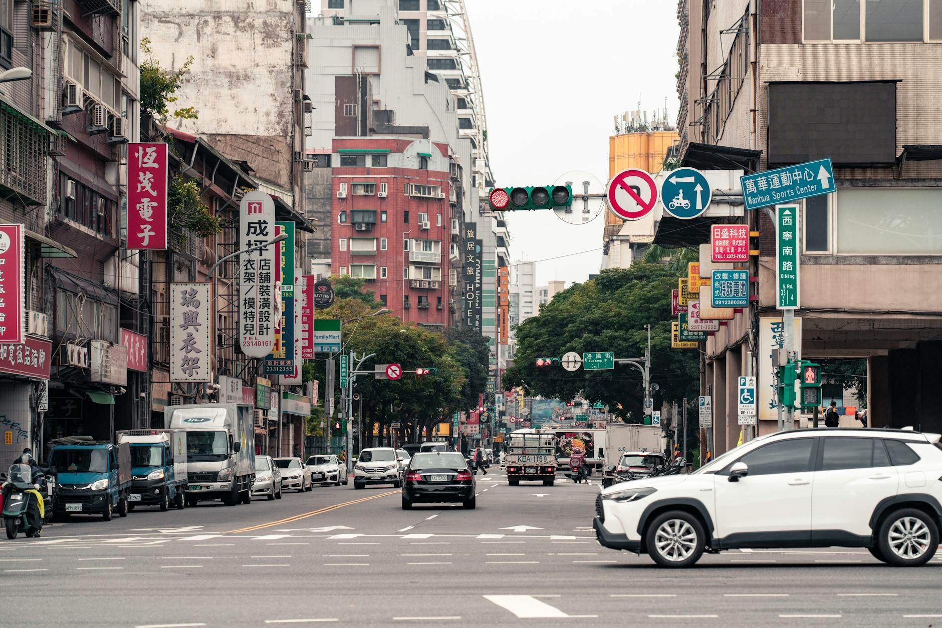 台灣高中生,出國留學,美國,加拿大,學費,生活費,對比